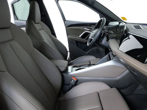 Used 2025 Audi Q5 Premium Plus w/ Premium Plus image 18