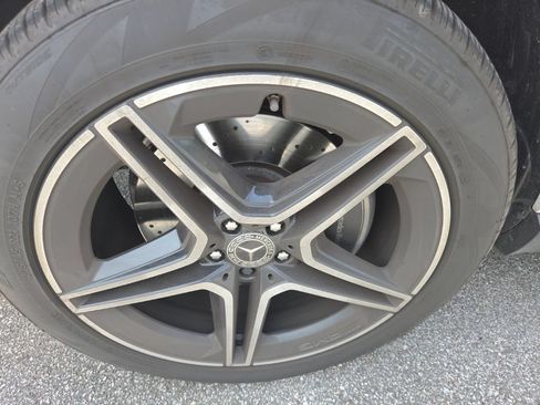 Used 2025 Mercedes-Benz GLS 450 4MATIC image 3