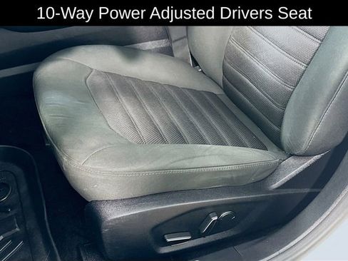 Used 2017 Ford Fusion SE FWD image 8