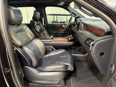 Used 2024 Lincoln Navigator Premiere AWD/4WD image 30