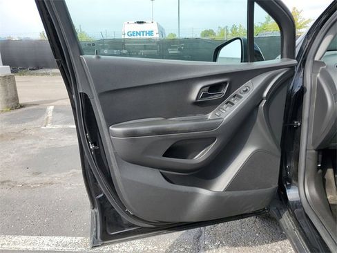 Certified 2022 Chevrolet Trax LS w/ Tint and Cruise Package image 21