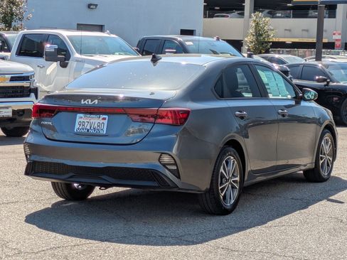 Used 2022 Kia Forte LXS image 5