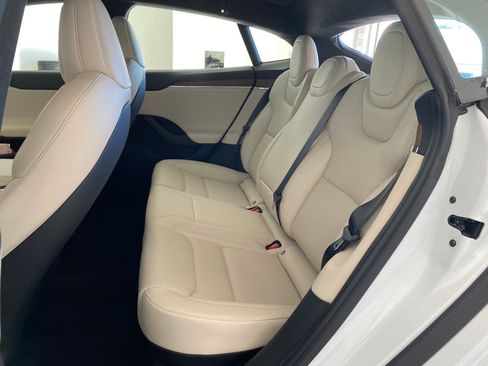 Used 2022 Tesla Model S AWD image 13