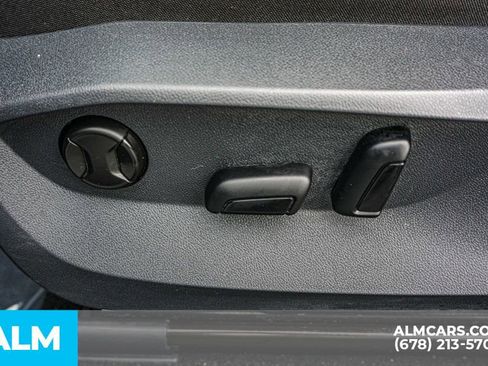 Used 2024 Volkswagen Taos SE image 50