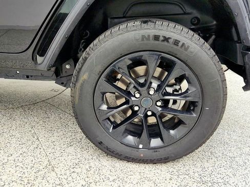 Used 2025 Jeep Wrangler Unlimited Sahara w/ Safety Group image 9