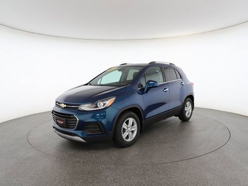 Used 2019 Chevrolet Trax LT w/ LT Convenience Package image 2