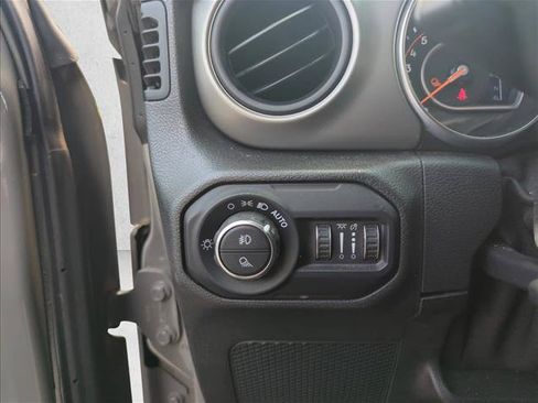 Used 2021 Jeep Gladiator Sport AWD/4WD image 13