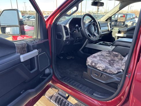 Used 2019 Ford F350 Lariat w/ Chrome Package image 11