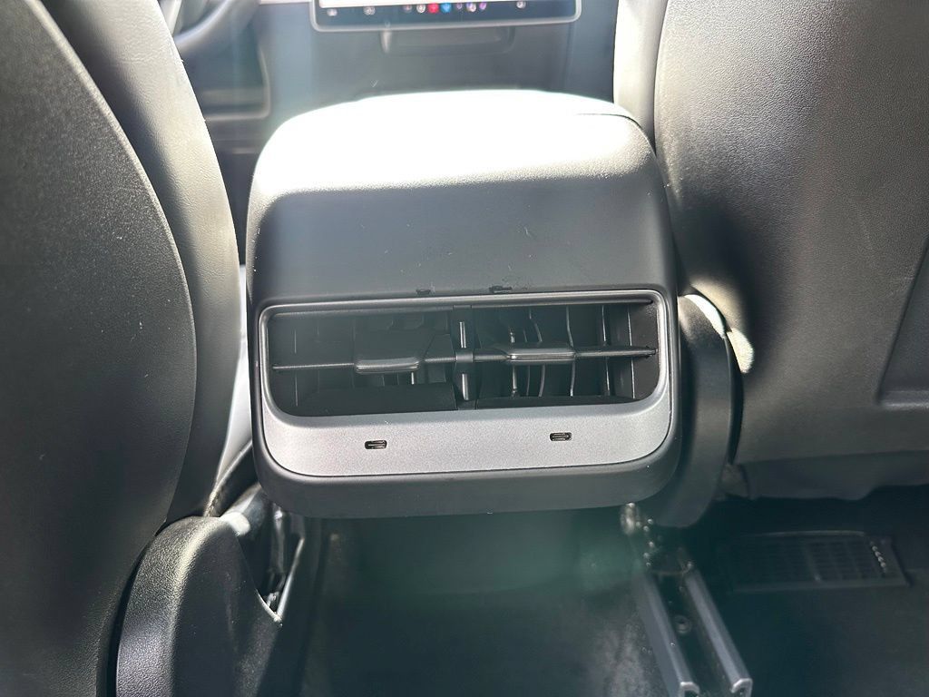 Used 2025 Tesla Model Y Long Range AWD/4WD image 22