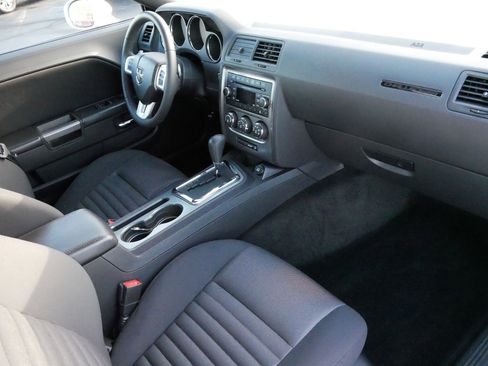 Used 2013 Dodge Challenger R/T image 10