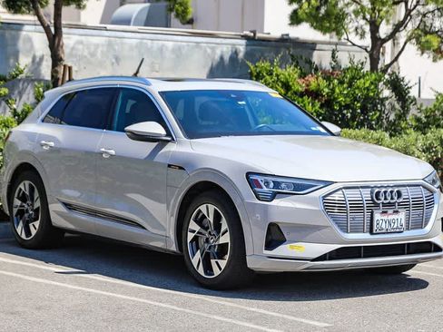 Used 2022 Audi e-tron Premium AWD/4WD image 3