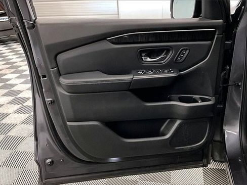 Used 2023 Honda Pilot Elite image 18