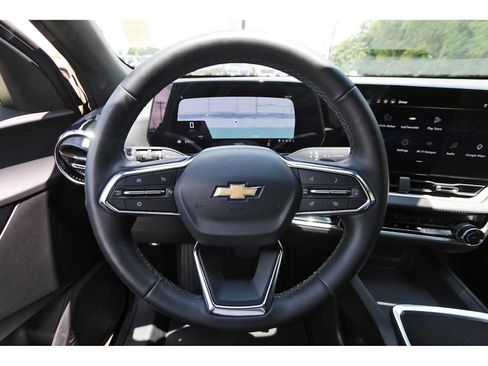 Used 2026 Chevrolet Equinox LT FWD image 13
