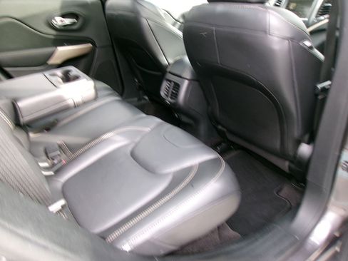 Used 2018 Jeep Cherokee Limited image 11