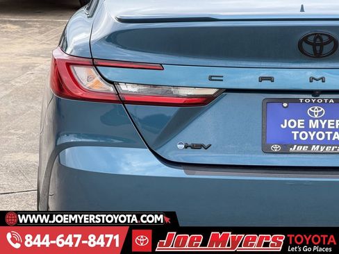 Used 2025 Toyota Camry SE w/ Multimedia Upgrade Package image 10