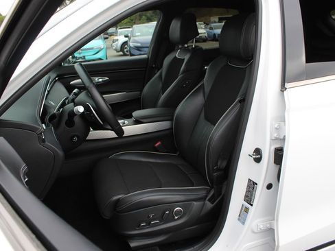 Used 2023 Genesis GV70 2.5T w/ Sport Prestige Package AWD/4WD image 14