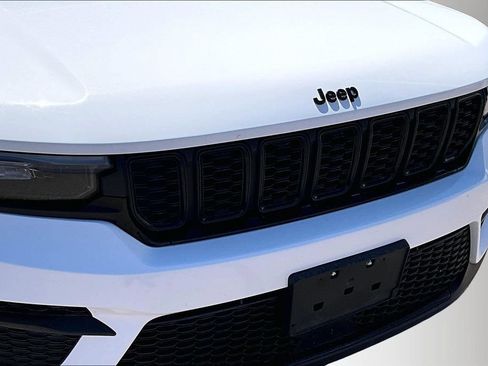 Used 2024 Jeep Grand Cherokee Altitude AWD/4WD image 30