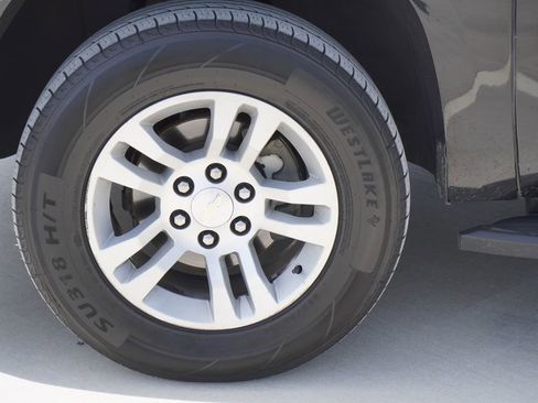 Used 2018 Chevrolet Suburban LT RWD image 4