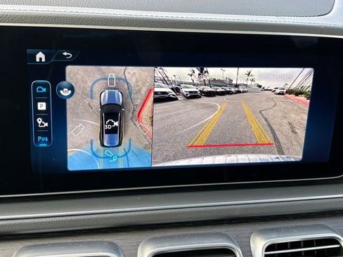 Used 2025 Mercedes-Benz GLS 580 4MATIC image 22
