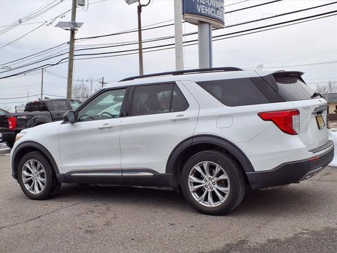 Used 2020 Ford Explorer XLT w/ Equipment Group 202A image 5