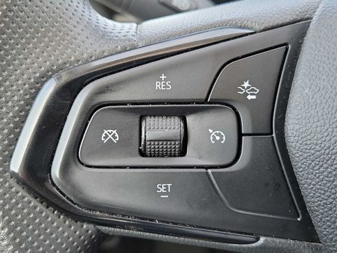 Used 2025 Chevrolet Trax LT FWD image 23