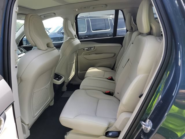 Used 2024 Volvo XC90 B5 Core AWD/4WD image 10