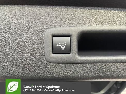 Used 2025 Toyota Sienna Platinum image 24