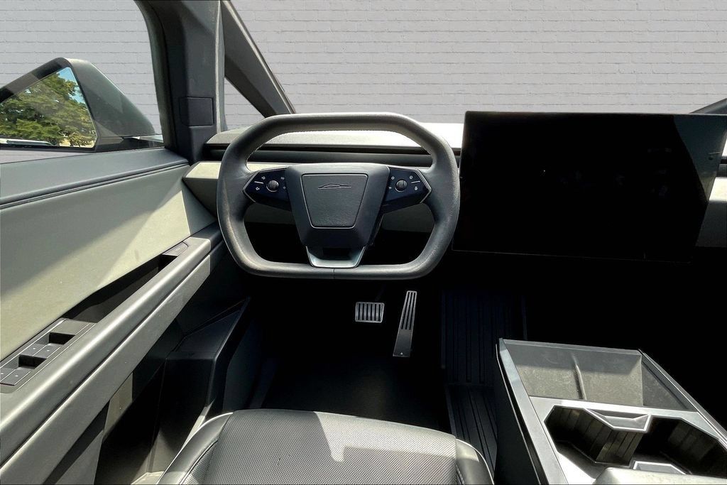 Used 2024 Tesla Cybertruck AWD Crew Cab image 4