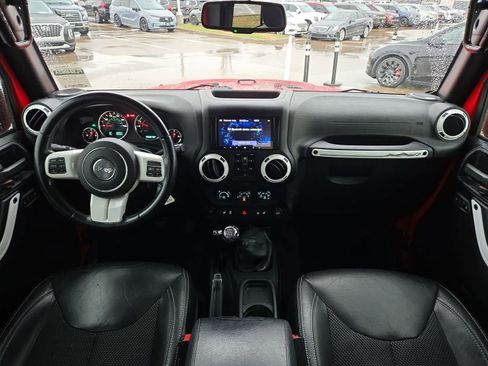 Used 2015 Jeep Wrangler Unlimited Sahara AWD/4WD image 14