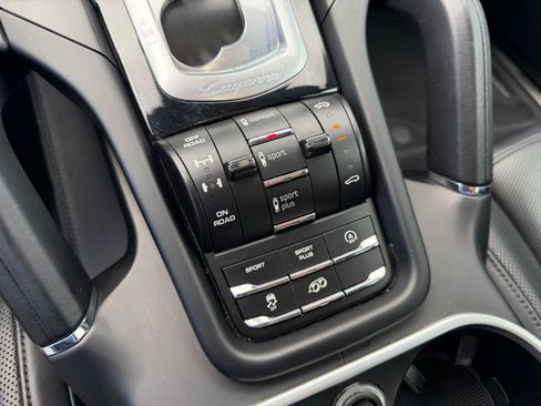 Used 2017 Porsche Cayenne GTS AWD/4WD image 26