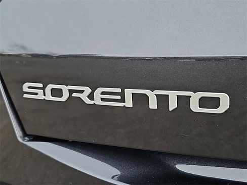 Certified 2025 Kia Sorento LX image 32