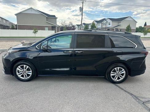 Used 2025 Toyota Sienna XLE w/ XLE Plus Package AWD/4WD image 13