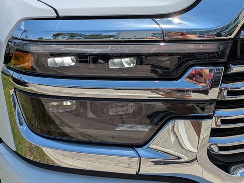 New 2025 RAM 3500 Laramie AWD/4WD image 10