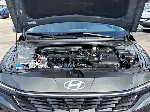 Used 2024 Hyundai Elantra Limited FWD image 31