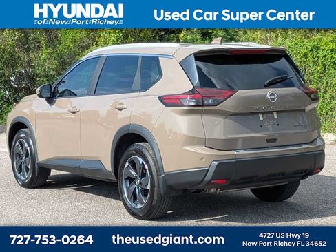 Used 2024 Nissan Rogue SV w/ SV Premium Package AWD/4WD image 3