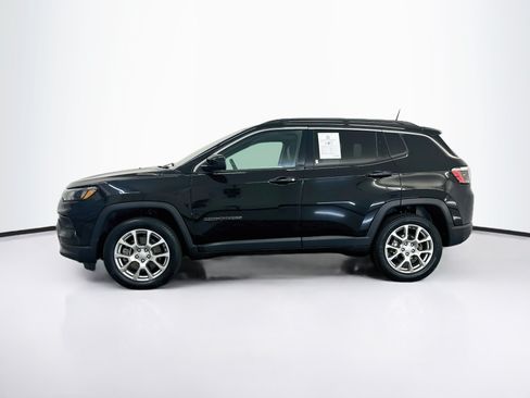 Used 2023 Jeep Compass Latitude w/ Sun and Sound Group AWD/4WD image 4
