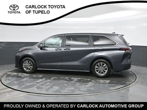 Used 2025 Toyota Sienna LE image 8