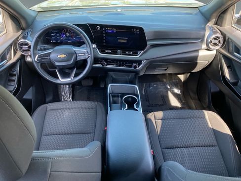 Used 2025 Chevrolet Equinox LT AWD/4WD image 3