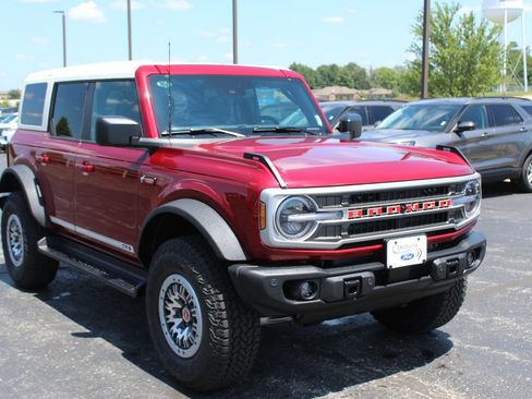 New 2026 Ford Bronco Outer Banks w/ Sasquatch Package AWD/4WD image 7