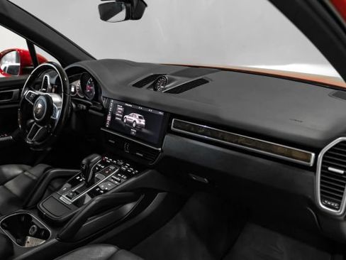 Used 2021 Porsche Cayenne AWD/4WD image 16