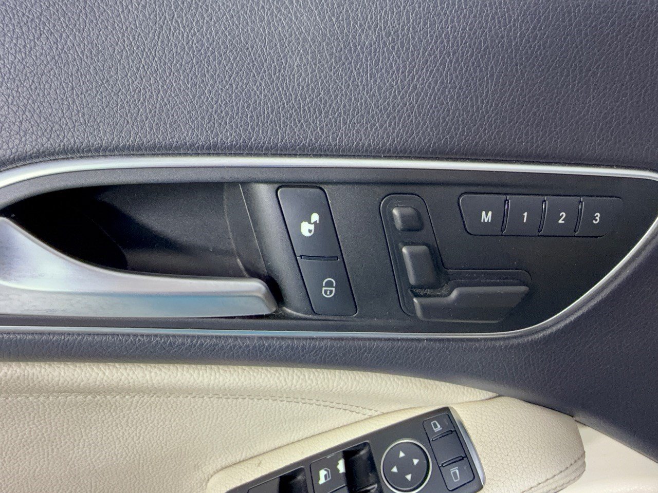 Used 2014 Mercedes-Benz CLA 250 image 16