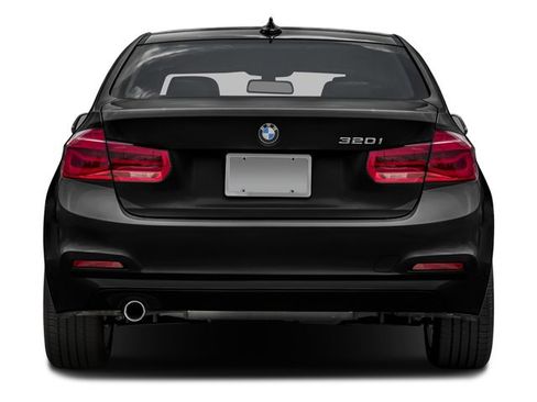 Used 2017 BMW 320i Sedan RWD image 5