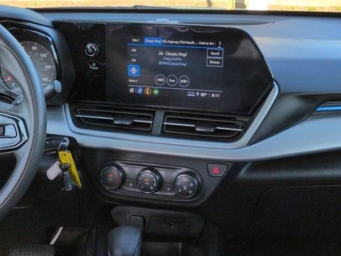 Used 2025 Chevrolet Trax LS w/ LS Convenience Package FWD image 17