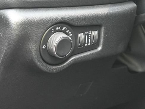 New 2027 Chrysler Pacifica Select AWD/4WD image 14