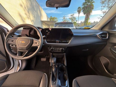 Used 2025 Chevrolet TrailBlazer LT image 33