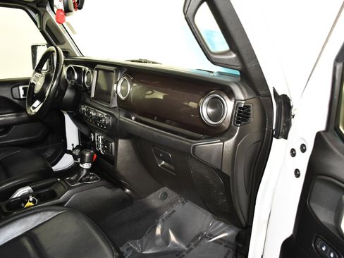 Used 2020 Jeep Wrangler Unlimited Sahara AWD/4WD image 41