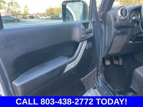 Used 2016 Jeep Wrangler Unlimited Rubicon w/ Connectivity Group AWD/4WD image 5