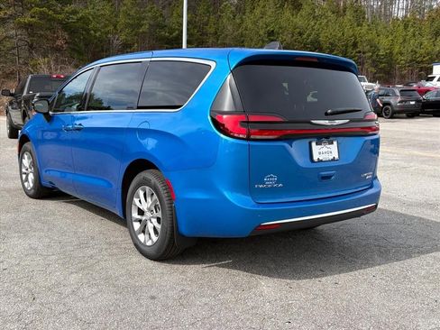 New 2026 Chrysler Pacifica Limited w/ Uconnect Theater Family Group AWD/4WD image 5