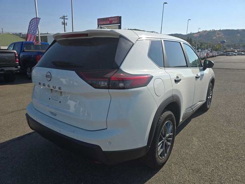 Used 2024 Nissan Rogue S FWD image 3