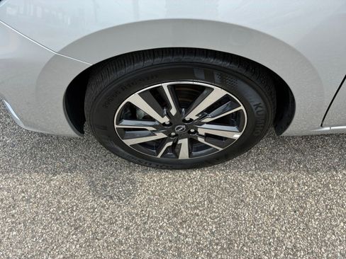 Used 2025 Nissan Versa SV FWD image 28